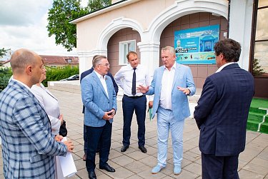 Сократить количество чиновников и повысить эффективность управления